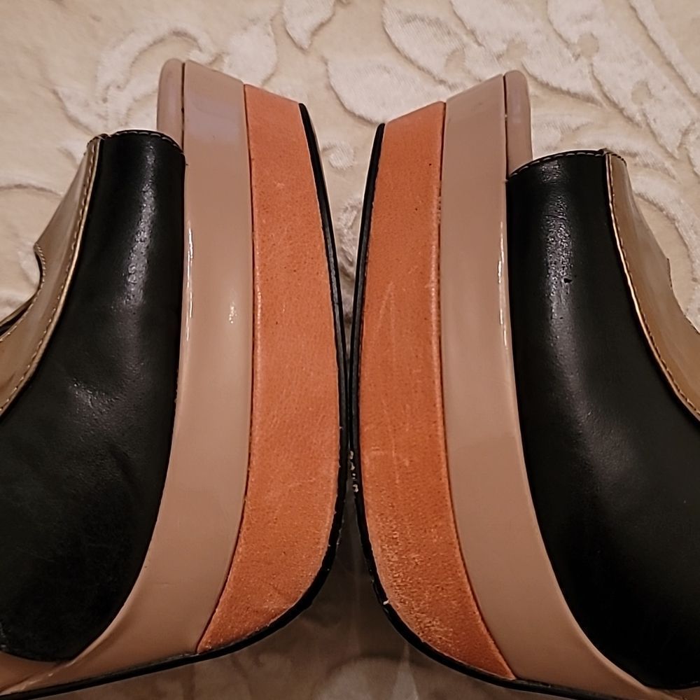 Jessica Simpson Evannan Black & Gold Peep Toe Heels - Picture 13 of 16